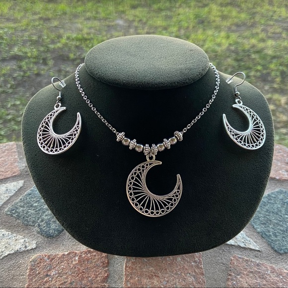 Crecent moon necklace and earrings . Silver boho set lunula moon design - Picture 2 of 13